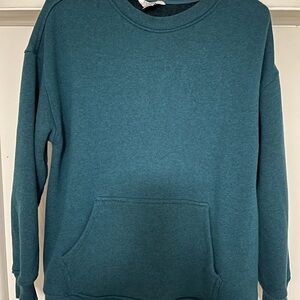 Blue crewneck with pocket